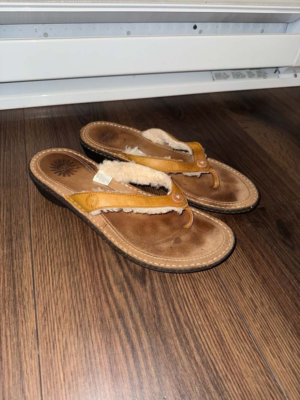 UGG Leather Shearling Thong Sandals Size 9 Brown